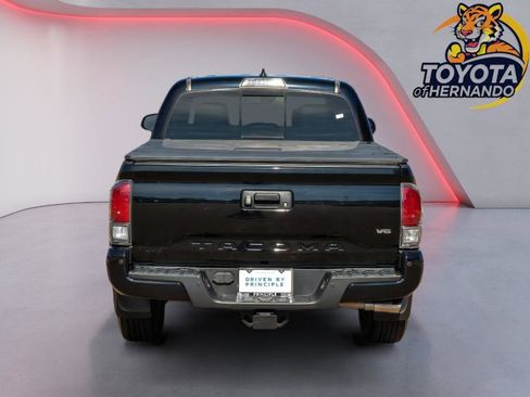 Used 2018 Toyota Tacoma Limited image 6