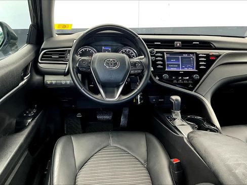 Used 2020 Toyota Camry SE FWD image 6