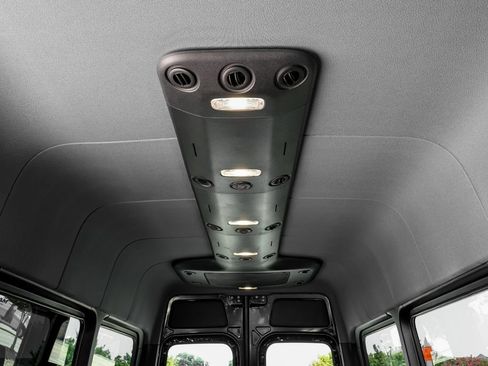 Used 2025 Mercedes-Benz Sprinter 2500 image 39
