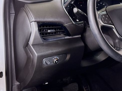 Used 2023 Chevrolet Traverse LT FWD image 8