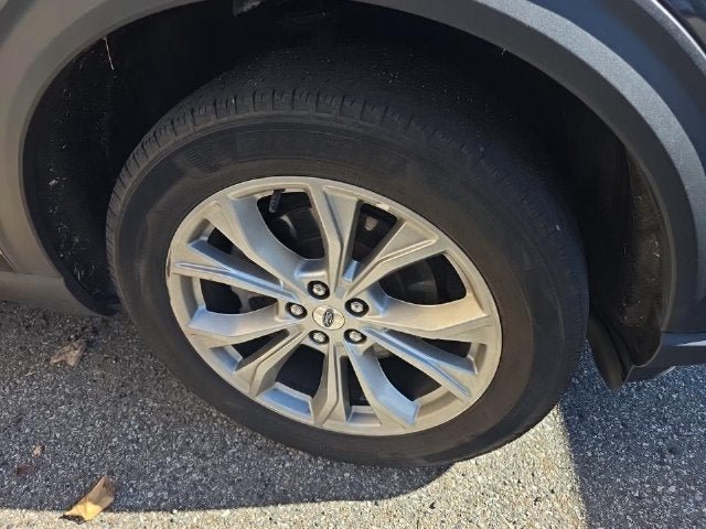 Used 2023 Ford Explorer XLT w/ Equipment Group 202A AWD/4WD image 26