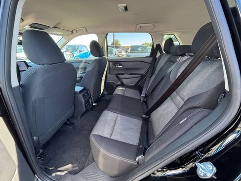 Used 2025 Nissan Rogue SV FWD image 28