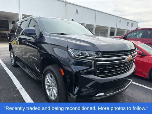 Used 2024 Chevrolet Suburban LT RWD image 1