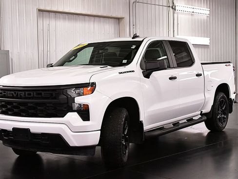 Used 2025 Chevrolet Silverado 1500 Custom w/ Turbomax Blackout Package AWD/4WD image 3