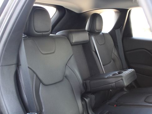 Used 2019 Jeep Cherokee Limited w/ Luxury Group image 32