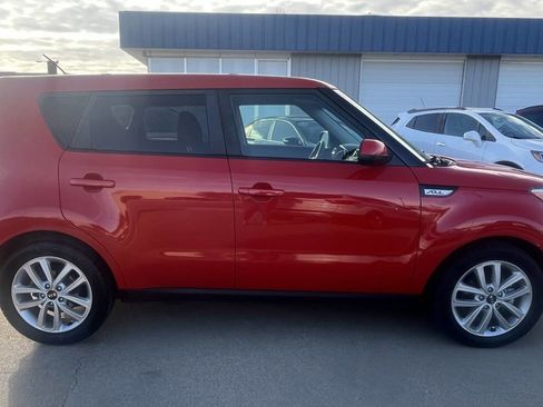 Used 2018 Kia Soul + FWD image 7