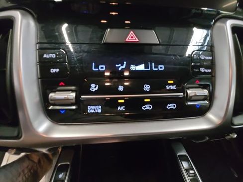 Used 2023 Kia Sorento EX AWD/4WD image 17