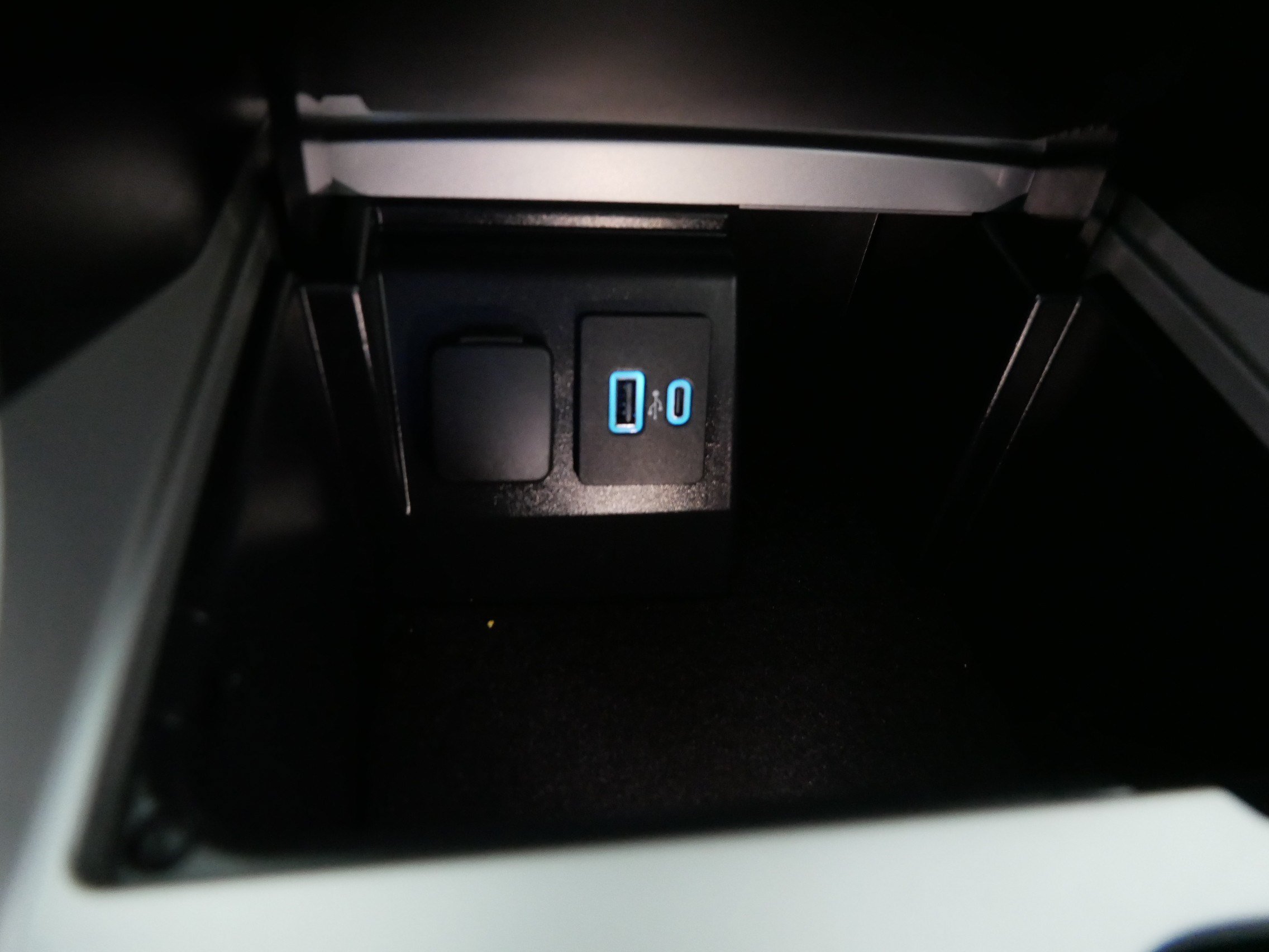 Used 2023 Ford Explorer XLT AWD/4WD image 30