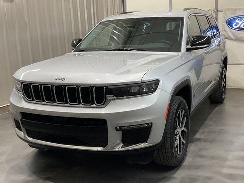 Used 2023 Jeep Grand Cherokee L Limited AWD/4WD image 4