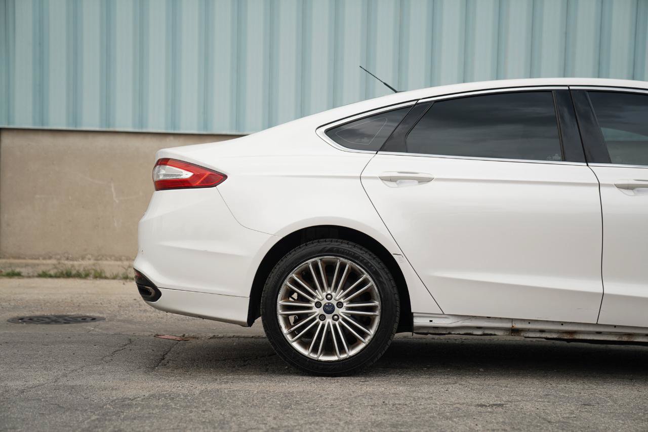 Used 2016 Ford Fusion SE w/ Equipment Group 202A AWD/4WD image 11