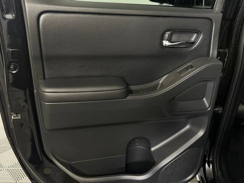 Used 2025 Nissan Frontier SV w/ SV Convenience Package RWD image 25