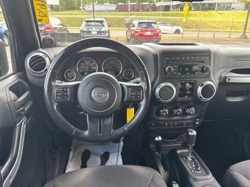 Used 2014 Jeep Wrangler Unlimited Sahara w/ Connectivity Group AWD/4WD image 13