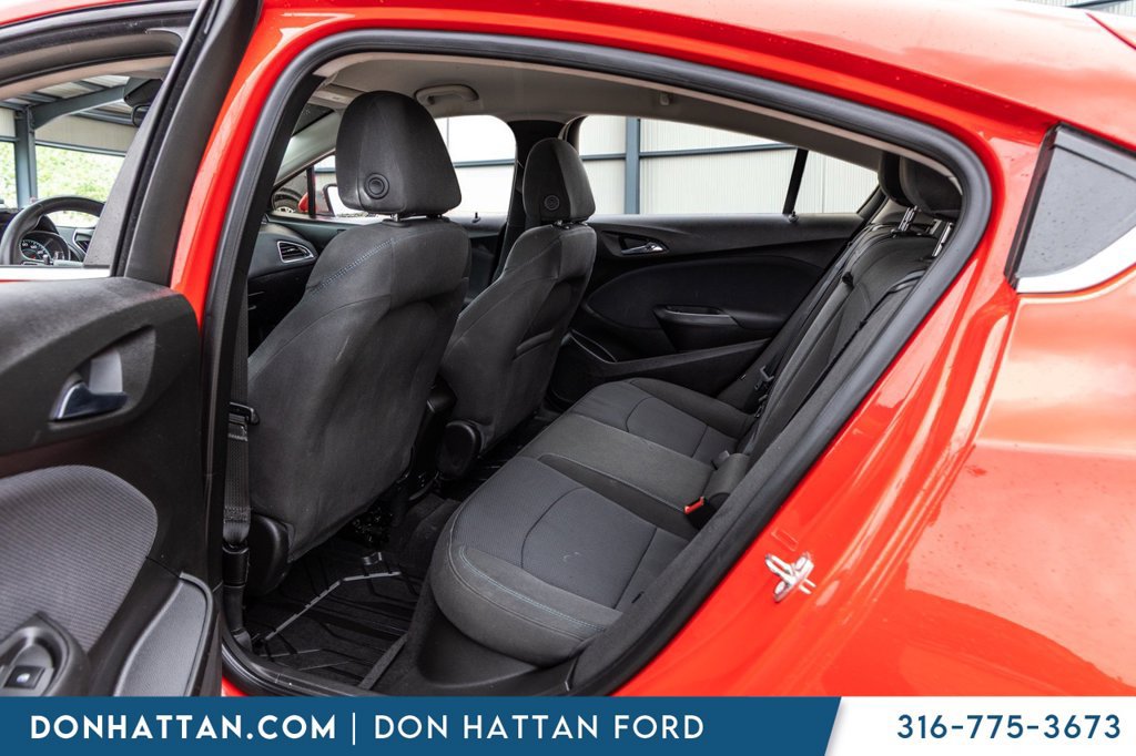 Used 2018 Chevrolet Cruze LT w/ Convenience Package FWD image 19
