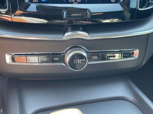 Used 2022 Volvo XC60 B5 Momentum image 13