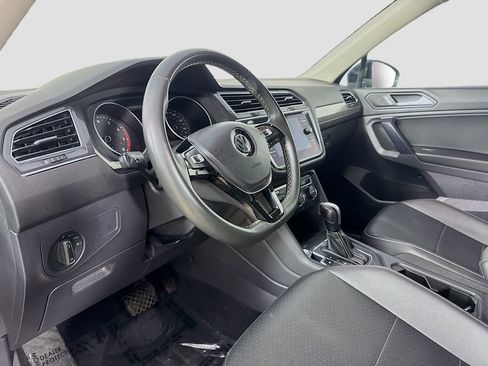 Used 2021 Volkswagen Tiguan SE R-Line image 10