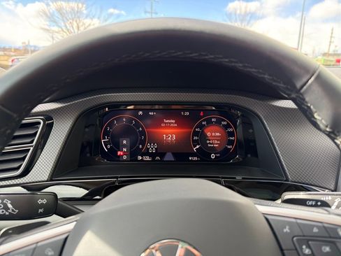 Certified 2025 Volkswagen Atlas Peak Edition SE image 17