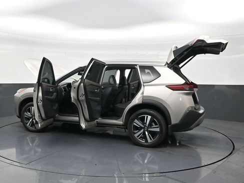 Used 2021 Nissan Rogue SL w/ Premium Package image 32