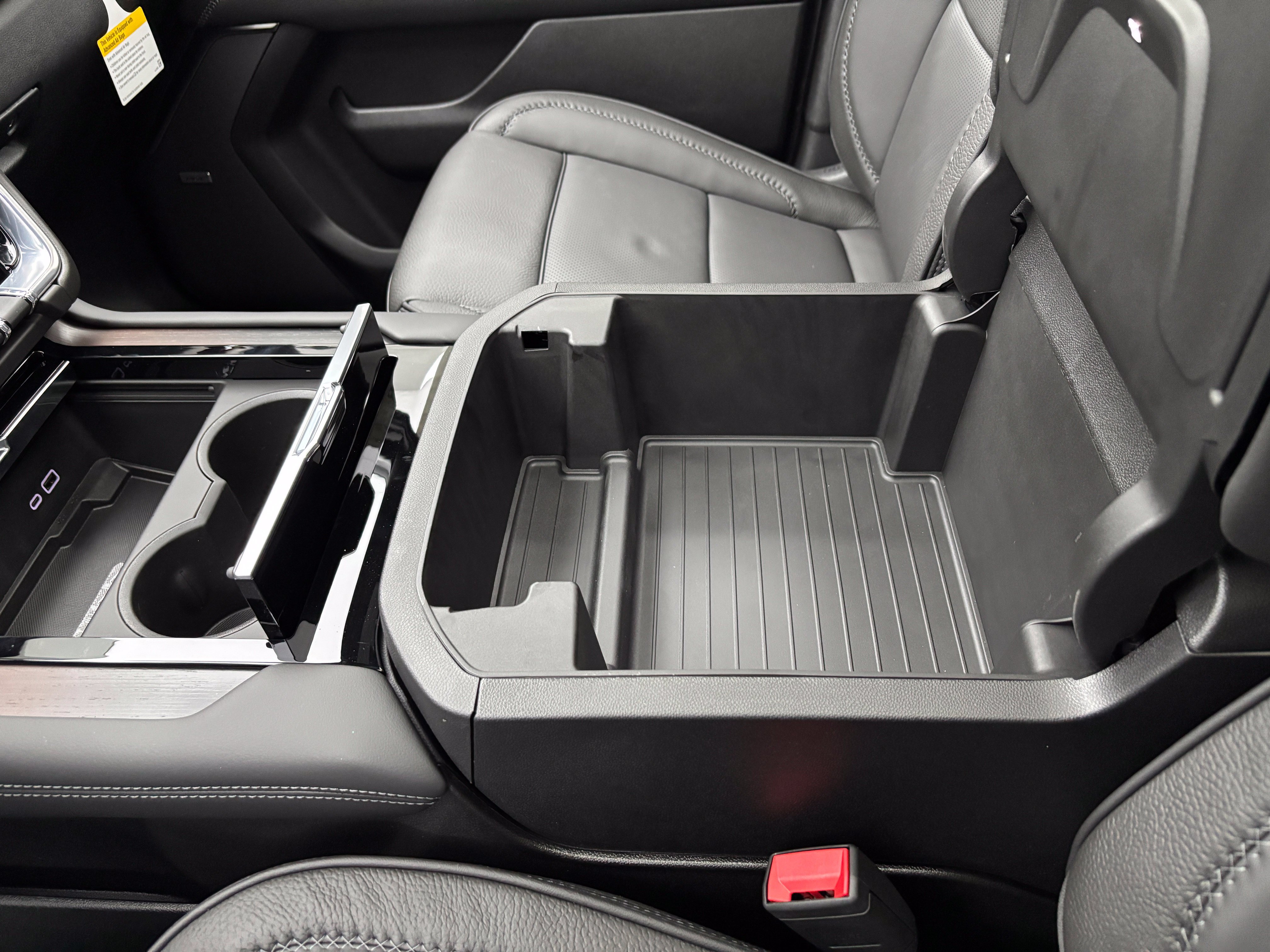 New 2026 GMC Yukon Denali w/ Sun & Power Step Package AWD/4WD image 36