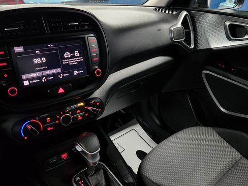Used 2022 Kia Soul LX image 25