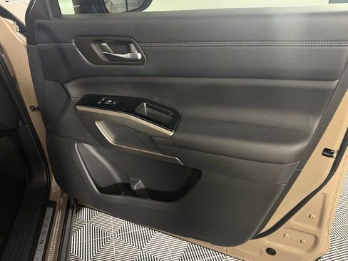 Used 2024 Nissan Pathfinder Platinum w/ Cargo Package AWD/4WD image 31