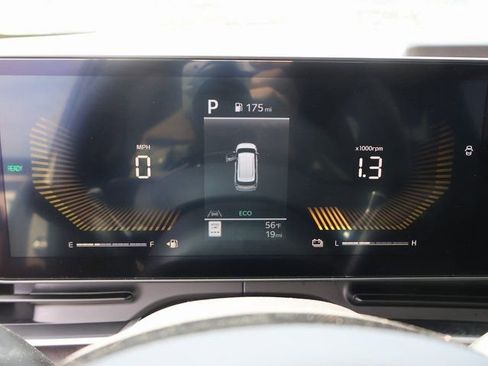 New 2026 Kia Carnival EX FWD image 31