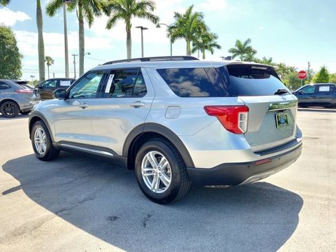 Certified 2022 Ford Explorer XLT w/ Equipment Group 202A RWD image 5