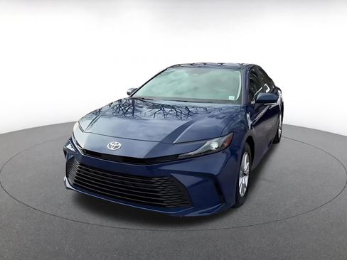 Used 2025 Toyota Camry LE image 7