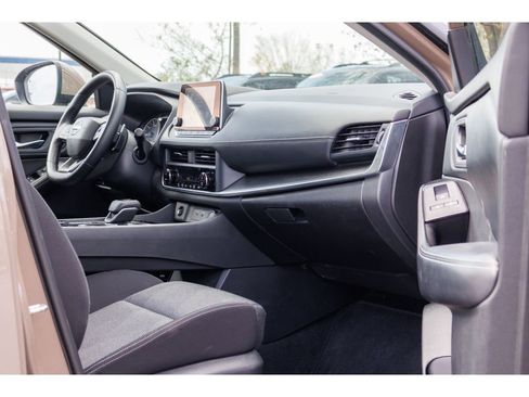 Used 2025 Nissan Rogue SV AWD/4WD image 10