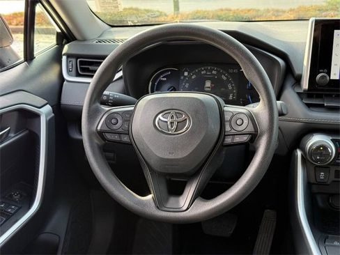 Used 2025 Toyota RAV4 XLE image 13