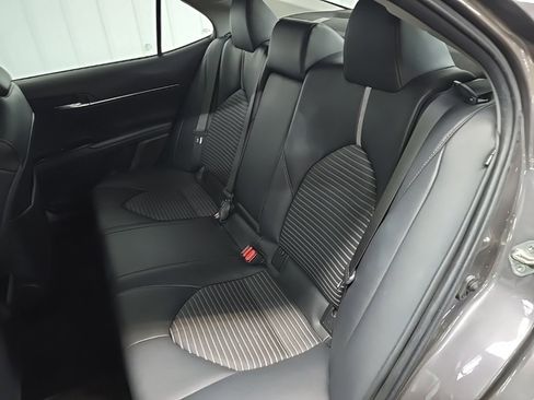 Used 2020 Toyota Camry SE image 31