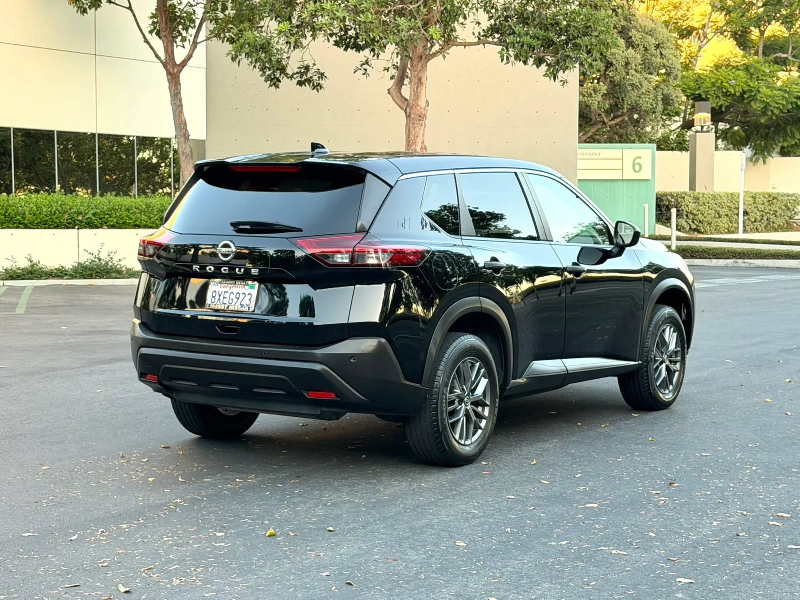 Used 2021 Nissan Rogue S FWD image 4