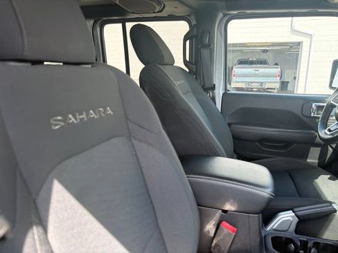 Used 2018 Jeep Wrangler Unlimited Sahara AWD/4WD image 24