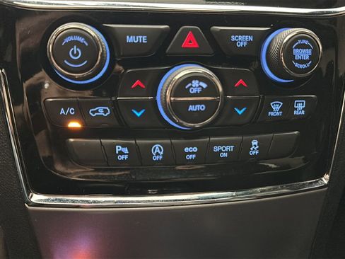 Used 2019 Jeep Grand Cherokee Laredo image 27