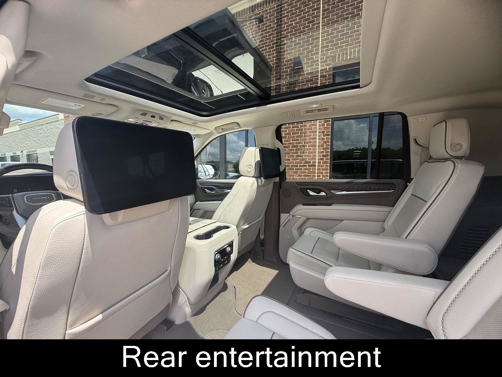 Used 2023 GMC Yukon XL Denali w/ Denali Reserve Package AWD/4WD image 7
