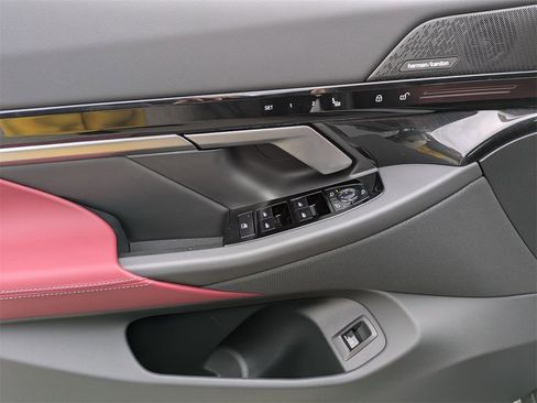 New 2026 BMW 530i xDrive image 10