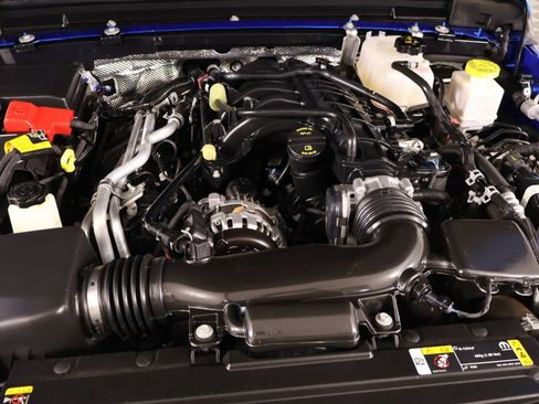 Used 2024 Jeep Gladiator Sport AWD/4WD image 18