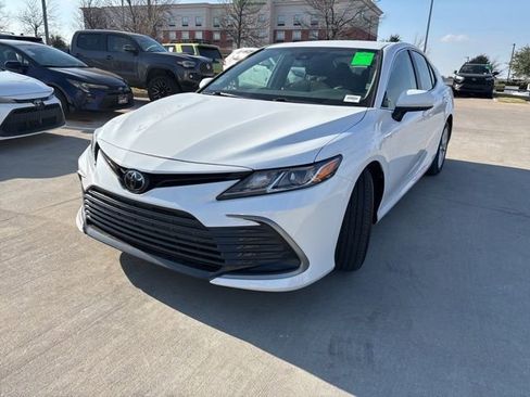 Used 2024 Toyota Camry LE image 6