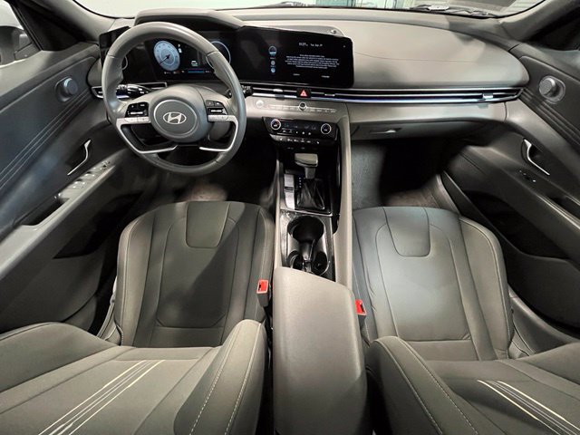Used 2025 Hyundai Elantra SEL FWD image 17