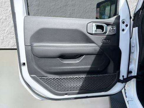 Used 2023 Jeep Wrangler Sahara w/ Cold Weather Group image 21