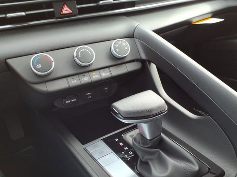 New 2026 Hyundai Elantra SE FWD image 11