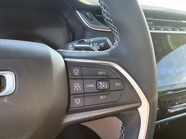 Used 2024 Jeep Grand Cherokee Limited AWD/4WD image 19
