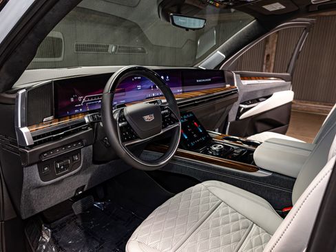 Used 2026 Cadillac Escalade ESV Platinum Sport w/ LPO, ONYX Package image 13