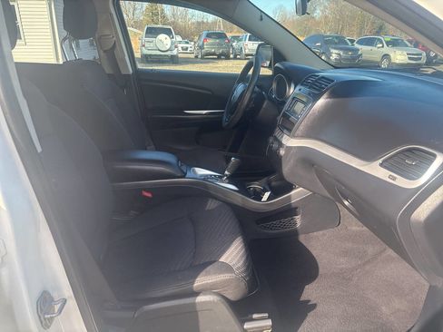 Used 2016 Dodge Journey SXT w/ Comfort/Convenience Group image 18