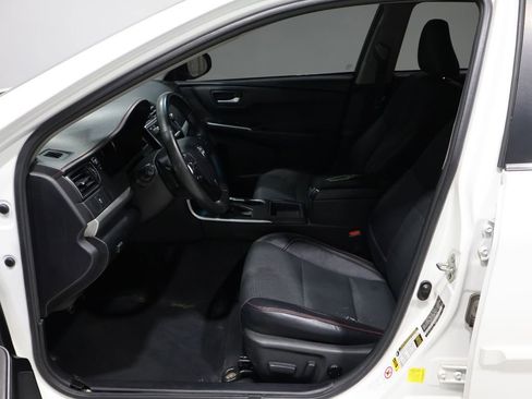 Used 2017 Toyota Camry SE image 9