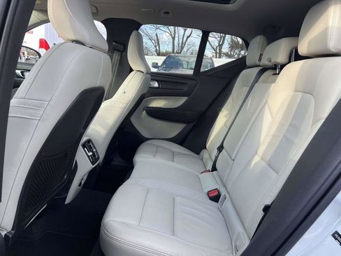 Used 2023 Volvo XC40 B5 Ultimate w/ Climate Package image 20