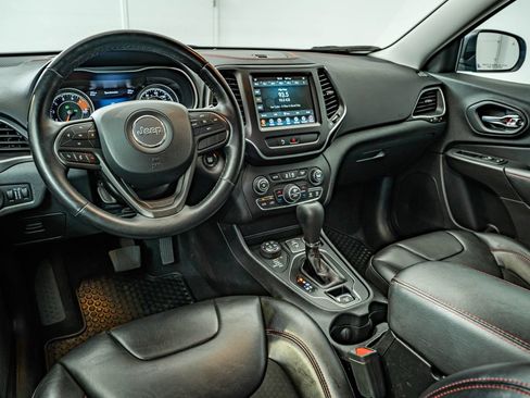 Used 2020 Jeep Cherokee Trailhawk w/ Cold Weather Group AWD/4WD image 31