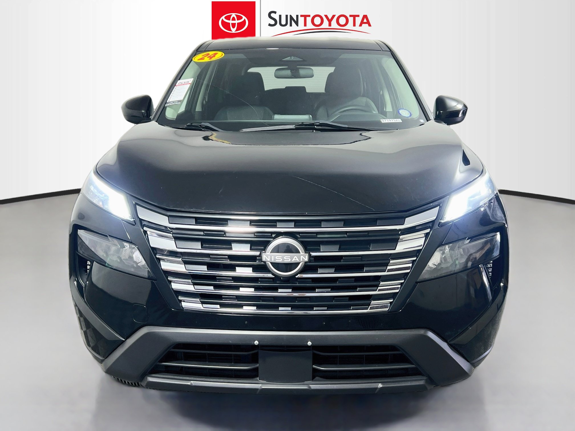 Used 2024 Nissan Rogue SV AWD/4WD image 10