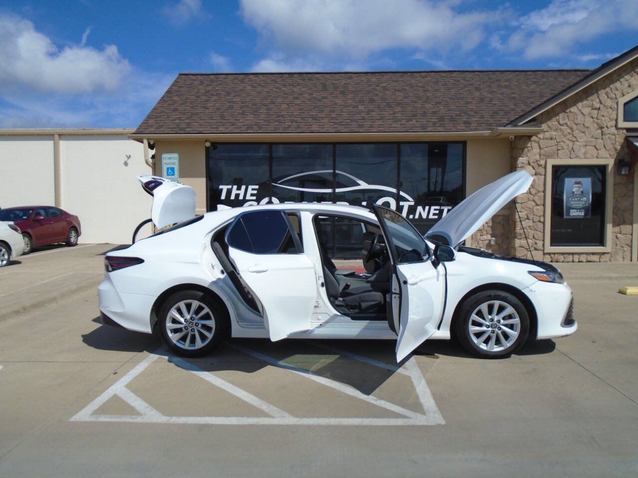 Used 2023 Toyota Camry LE FWD image 21