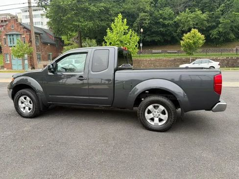 Used 2010 Nissan Frontier SE w/ SE Value Truck Pkg image 4
