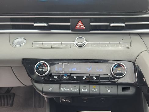 Certified 2024 Hyundai Elantra SEL w/ Convenience Package FWD image 18